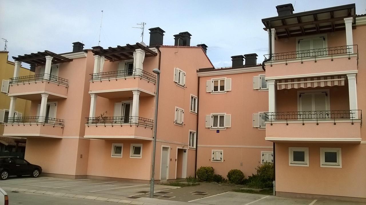 Vile Park Apartment Пула Экстерьер фото